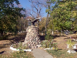 Аткарск. Скульптура орла в городском парке