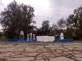 Лох. Памятник павшим в ВОВ