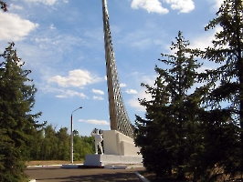Памятник на месте приземления Ю.А.Гагарина