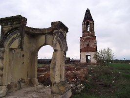 Чемизовка. Руины Никольской церкви