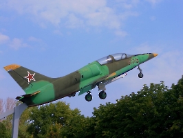 Балашов. Самолёт-памятник Л-39 «Альбатрос» 