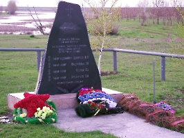 Памятник на месте гибели Ту-160 «Михаил Громов»