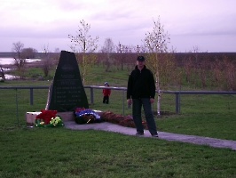 Памятник на месте гибели Ту-160 «Михаил Громов»