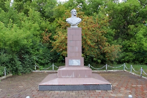 Верхняя Маза. Памятник Денису Давыдову