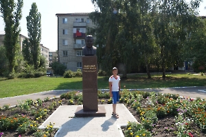 Калининск. Памятник А.Г. Рыбалко