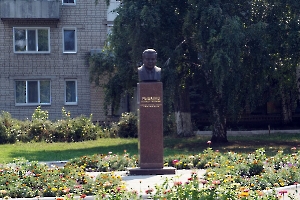 Калининск. Памятник А.Г. Рыбалко