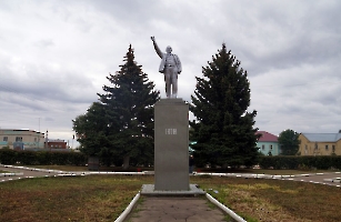 Аткарск. Памятник В.И Ленину на привокзальной площади