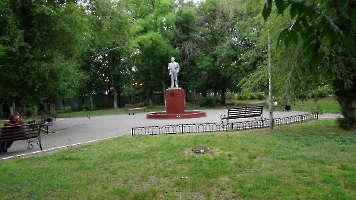 Саратов. Памятник В.И. Ленину на улице Чернышевского