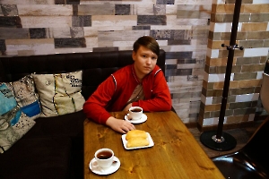 Энгельс. Кафе на площади Ленина