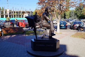 Энгельс. Памятник А.Г. Шнитке
