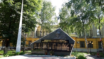 Саратов. Памятник погибшим в Великую Отечественную войну на территории СГУ