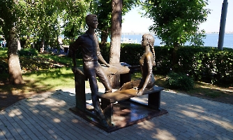 Саратов. Памятник одноклассникам