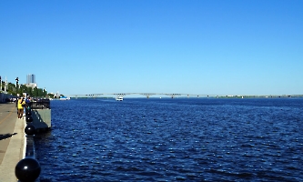 Саратов. Вид с новой набережной в сторону автодорожного моста в Энгельс