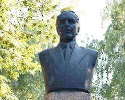 Саратов. Памятник Н.Н. Семёнову