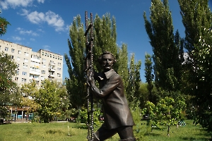Саратов. Памятник Олегу Янковскому