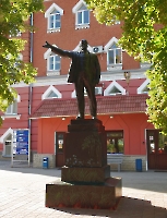 Саратов. Памятник Ленину у бывшей мельницы Николая Скворцова