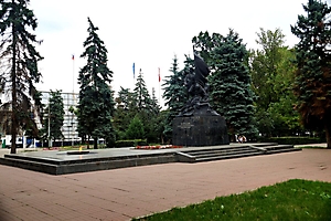 Саратов. Памятник борцам революции 1917 года