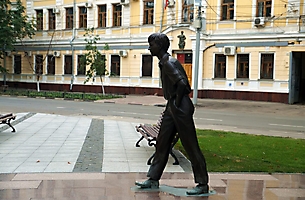 Саратов. Памятник О.П. Табакову
