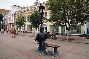 Саратов. Памятник «Саратовской гармошке»