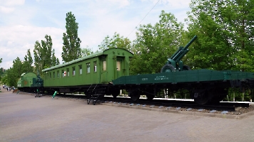 Экспозиции Парка Победы: Бронепоезд и военно-санитарный вагон