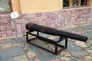 Волгоград. Мемориально-исторический музей. Ствол 87-мм легкой полевой пушки образца 1877 года