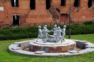 Волгоград. Музей-панорама «Сталинградская битва». Копия фонтана «Танцующие дети» у мельницы Гергардта