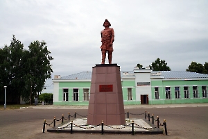 Петровск. Памятник Петру I