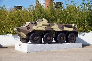 Экспозиция военной техники на мемориальном комплексе «Никто не забыт, ничто не забыто» – бронетранспортер БТР-60М