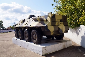 Экспозиция военной техники на мемориальном комплексе «Никто не забыт, ничто не забыто» – бронетранспортер БТР-60М