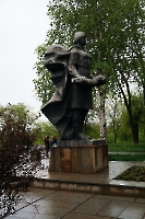 Волгоград. Мамаев Курган. Памятник на братской могиле перед Храмом Всех Святых