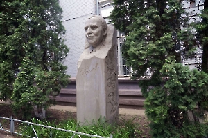 Саратов. Памятник К.М. Симонову