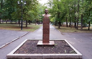 Саратов. Памятник Г.А. Умнову