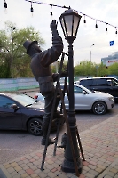 Волгоград. Скульптура «Городской фонарщик»