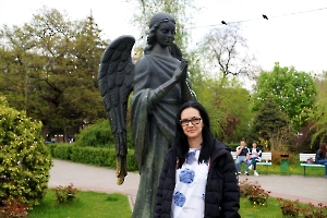 Волгоград. Скульптура «Ангел-Хранитель» в сквере Саши Филиппова