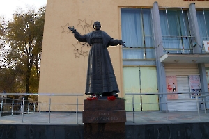 Саратов. Памятник Лидии Руслановой