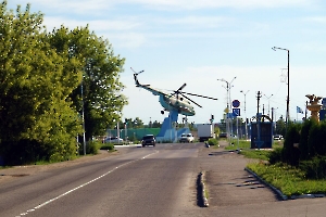 Татищево. Вертолёт-памятник Ми-8Т в сквере «У вертолёта»