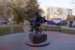 Энгельс. Памятник Альфреду Шнитке