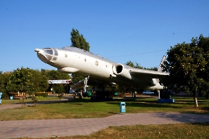 Энгельс. Лётный городок. Самолёт-памятник Ту-16К