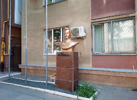 Саратов. Памятник М.В. Фрунзе