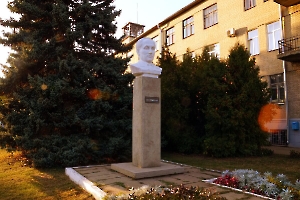 Саратов. Памятник А.П. Шехурдину