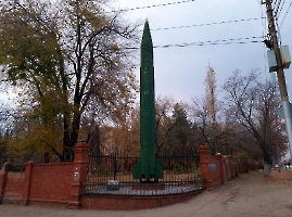 Саратов. Ракета-памятник Р-17 (8К14) и мемориал посвященный ракетному училищу
