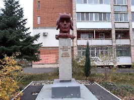 Саратов. Памятник В.И. Осипову