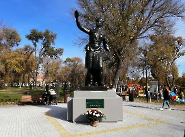 Саратов. Памятник Марине Расковой