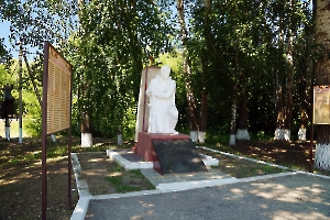 Тёпловка. Памятник павшим в ВОВ