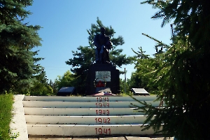 Тепляковка. Памятник погибшим в ВОВ 