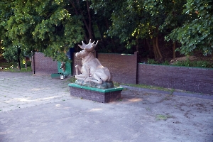 Родник «Олень» и скульптура лося у с. Лесная Нееловкау