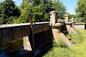 Мост-плотина на реке Латрык