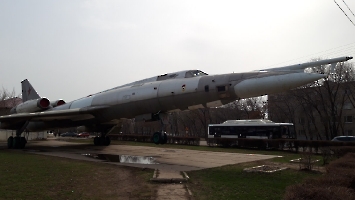Энгельс. Самолёт-памятник Ту-22КПД