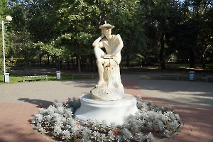 Энгельс. Памятник Л.А. Кассилю «Фантазёр»