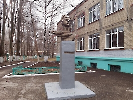 Саратов. Памятник В.Б. Баневуру